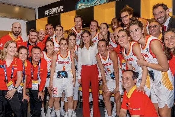 Selección Española Femenina de Baloncesto con la Reina Letizia