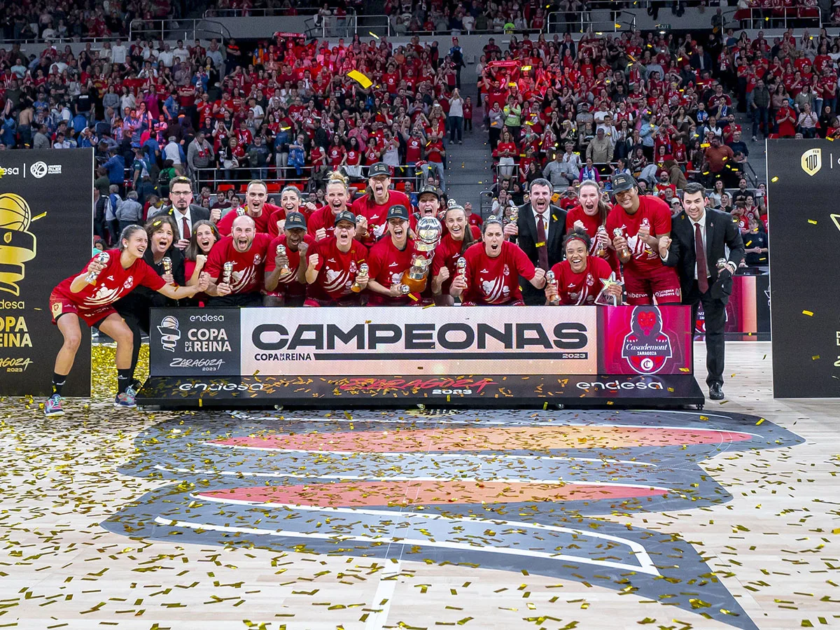 Equipo femenino del Casademont Zaragoza campeón de la Copa de la Reina