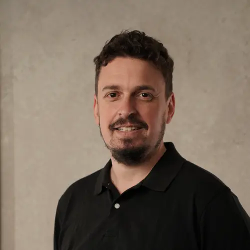 Dr. Alfredo Rodríguez de León — Director Médico de Élite Fisioterapia Zaragoza