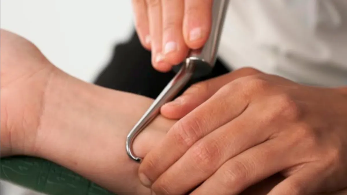 Sesión de fibrolisis diacutánea en Élite Fisioterapia Zaragoza