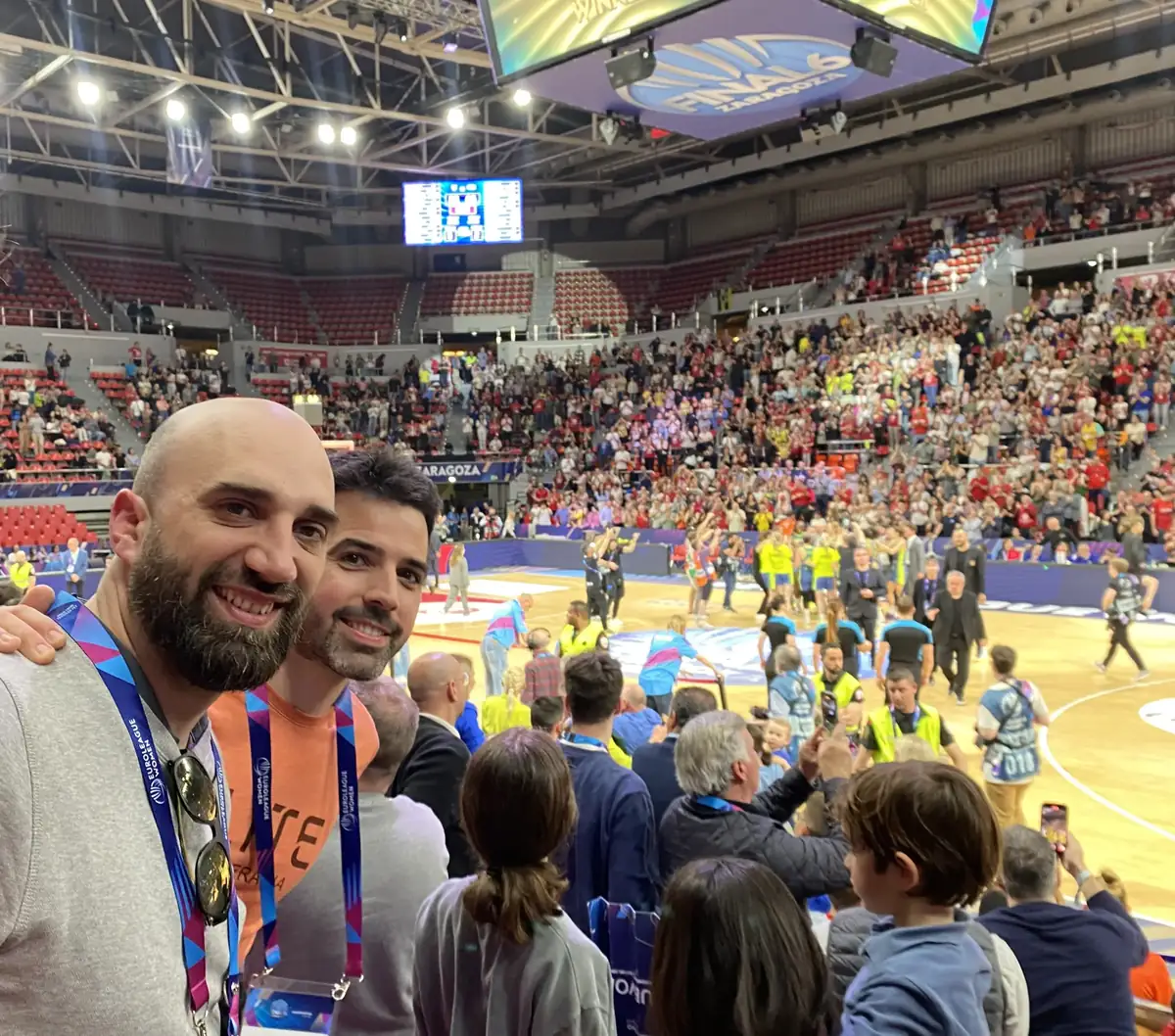 Equipo de fisioterapia deportiva cubriendo eventos en Zaragoza