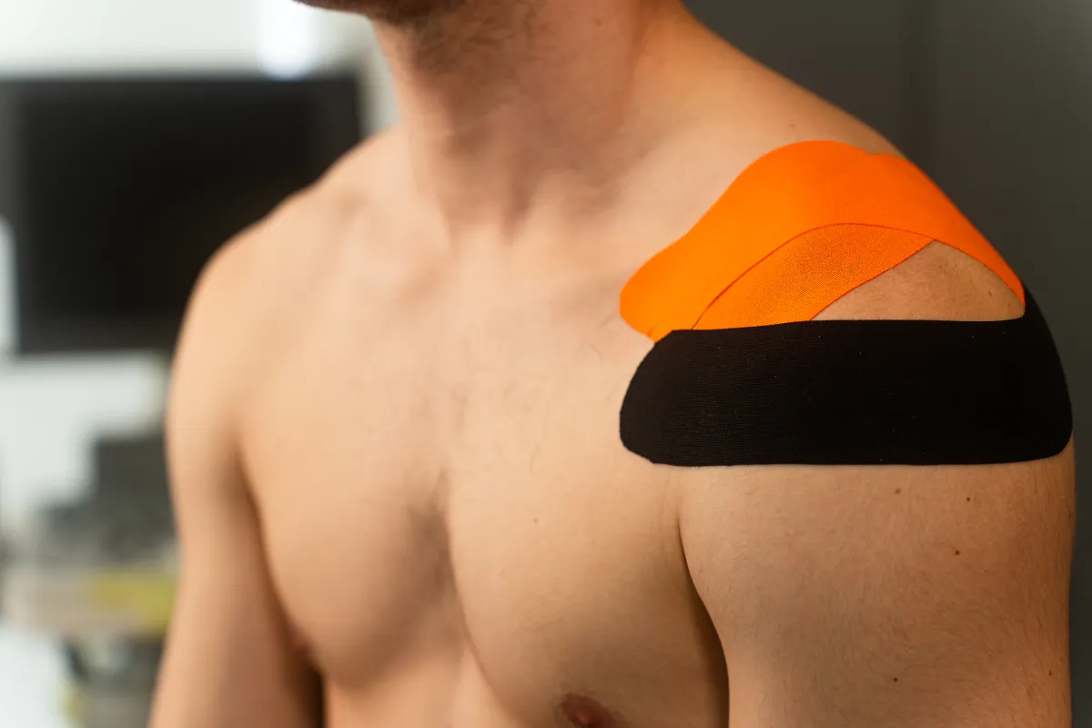 Vendaje neuromuscular en hombro en Élite Fisioterapia Zaragoza